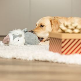 CORUJA EM PELÚCIA COM SOM